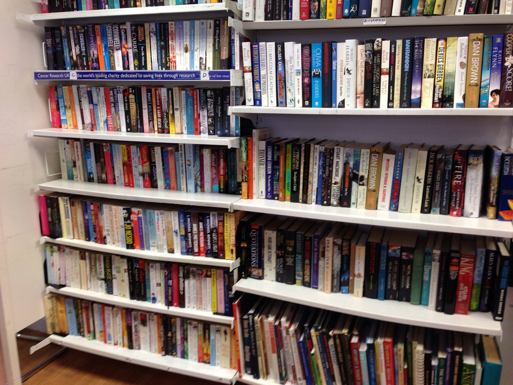 溢れかえっている書籍を電子データ化してみました。