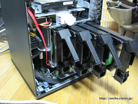 HDDは2.5TBを4台